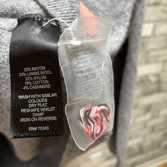 Lucy & Laurel Reindeer Pom Pom Holiday Sweater – Gray (Women’s L) - Picture 4 of 4